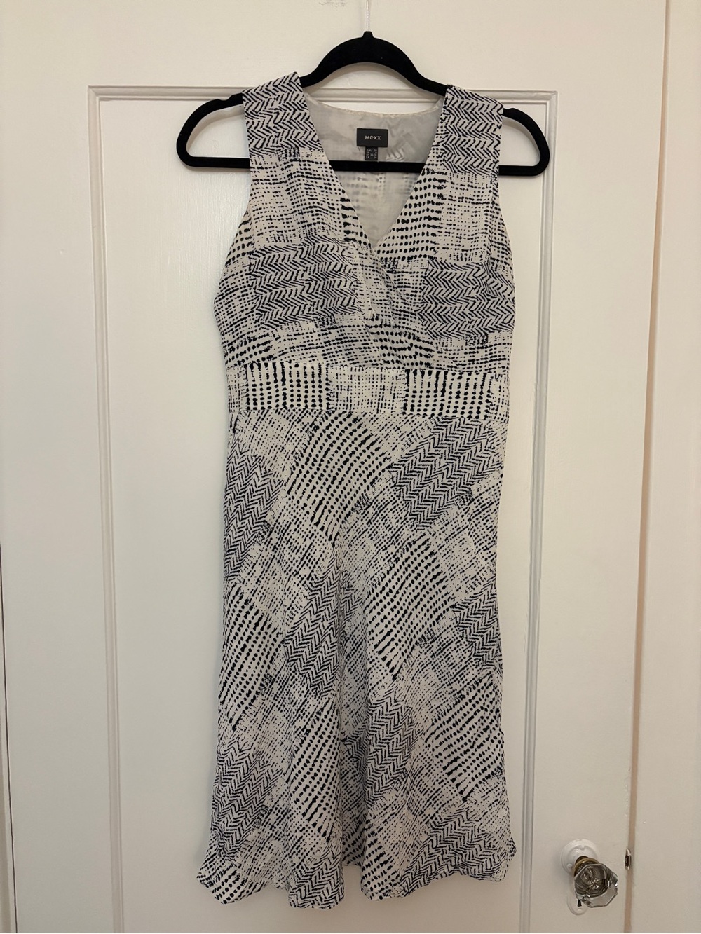 Mexx Black & White Patterned V-Neck Fit-and-Flare Dress